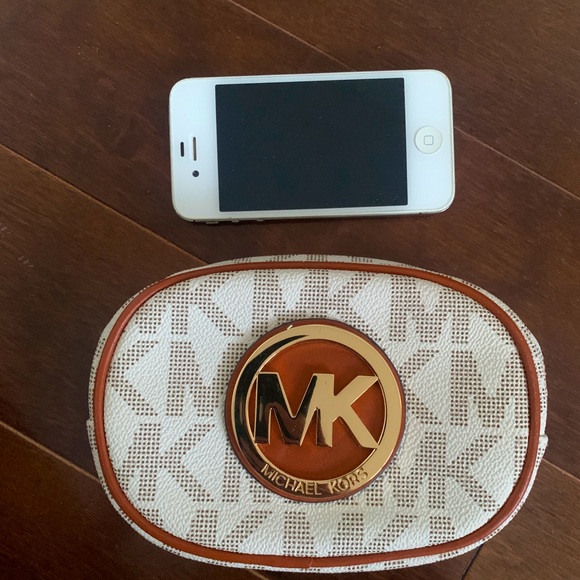 Michael Kors pouch - Picture 2 of 2